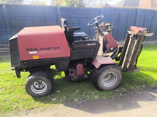 Toro 3500d ride lawn mower - on,